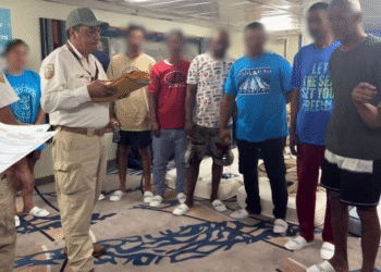 Crucero rescata a 10 náufragos frente a Isla Mujeres; los desembarcan en Costa Maya