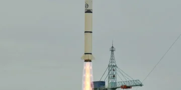 China lanza satélite experimental para probar tecnología de internet satelital