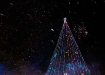 ¡MAGIA EN MÉRIDA! ENCIENDEN MONUMENTAL ÁRBOL NAVIDEÑO EN EL REMATE DE MONTEJO