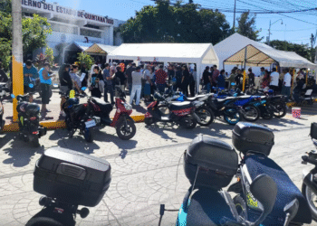 Aprovechan costo actual y saturan oficinas por reemplacamiento en Quintana Roo