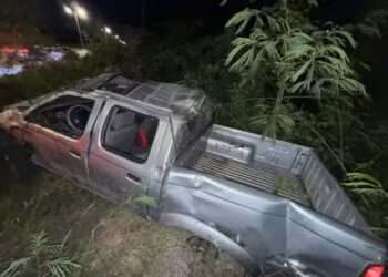 Aparatosa volcadura en la Carretera 307 deja fuertes daños materiales