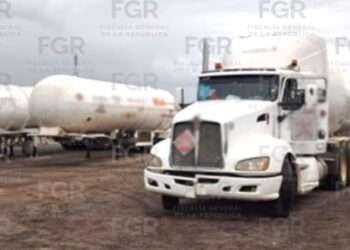 FGR desmantela red de almacenamiento de combustible ilícito en Veracruz