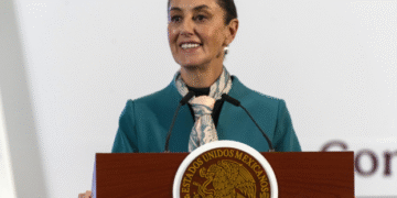 Sheinbaum exige explicación oficial a EE.UU. por cierre del espacio aéreo en El Paso