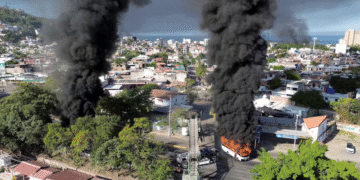 Fuga masiva en penal de Puerto Vallarta: 23 reos escapan tras ataque armado