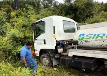 Vinculan a proceso a cuatro personas por homicidios en Tulum Título periodístico clásico: Procesan a cuatro presuntos homicidas por hechos violentos en Tulum