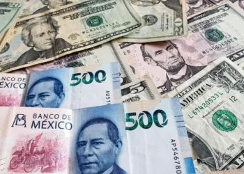 El peso mexicano cierra con ligera depreciación frente al dólar este lunes
