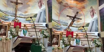 ¡LA CRUZ LO MATÓ EN PLENA MISA! Video Impactante